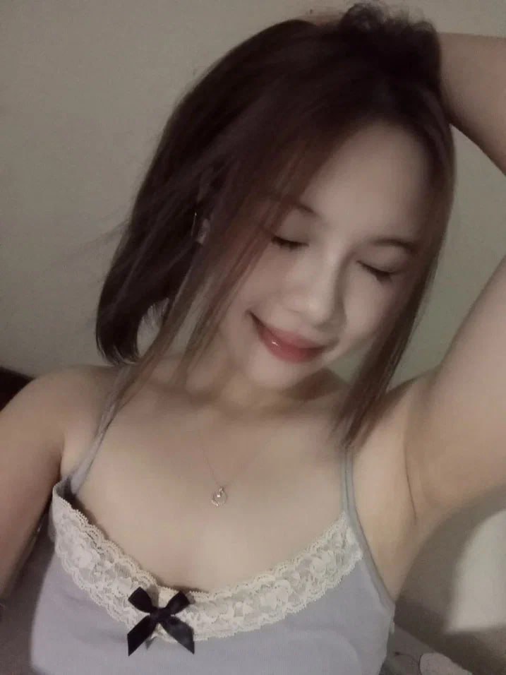 Cùng em đồng nghiệp đụ nhau trên công ty cho tiết kiệm